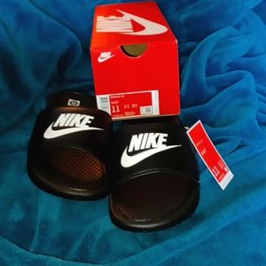 Men's Black nike slides on  size 11